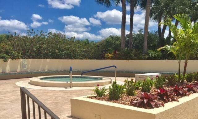 5055 Oakhill Lane 221, Delray Beach, FL 33484