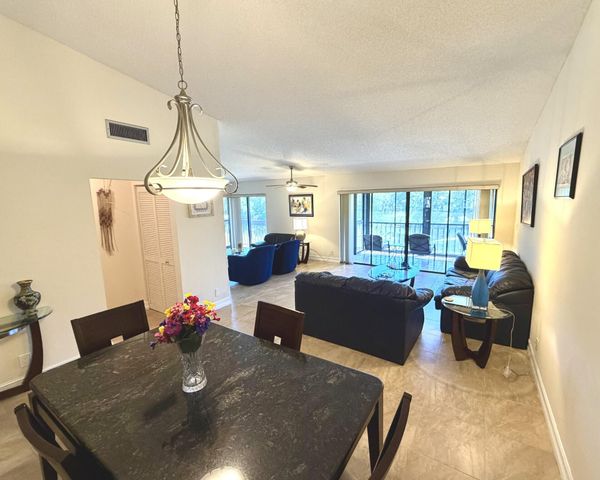 5055 Oakhill Lane 221, Delray Beach, FL 33484