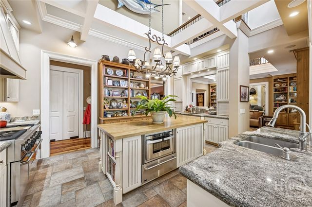 35 Ogeechee Lane, Richmond Hill, GA 31324