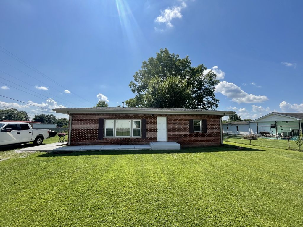 107 10th Ave, N, Decherd, TN 37324