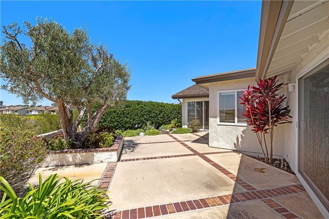 1 Breakwater Drive, Corona Del Mar, CA 92625