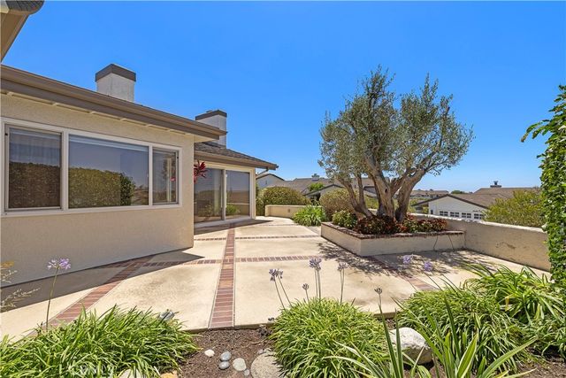 1 Breakwater Drive, Corona Del Mar, CA 92625