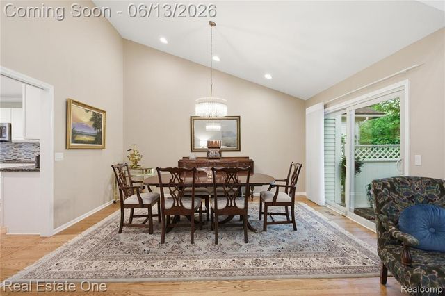 6011 Simsbury Court 12, West Bloomfield, MI 48322