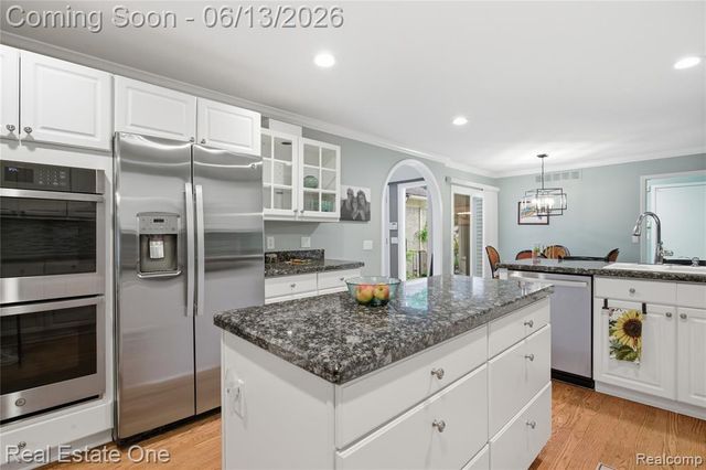 6011 Simsbury Court 12, West Bloomfield, MI 48322