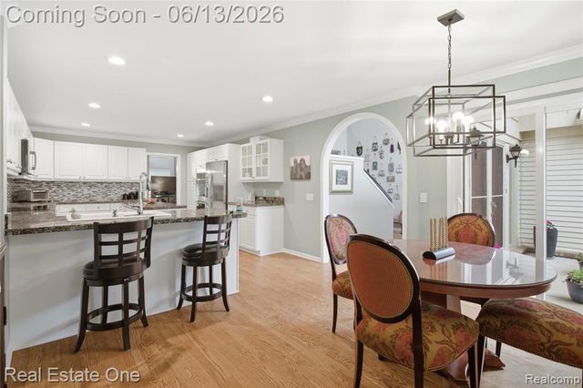6011 Simsbury Court 12, West Bloomfield, MI 48322