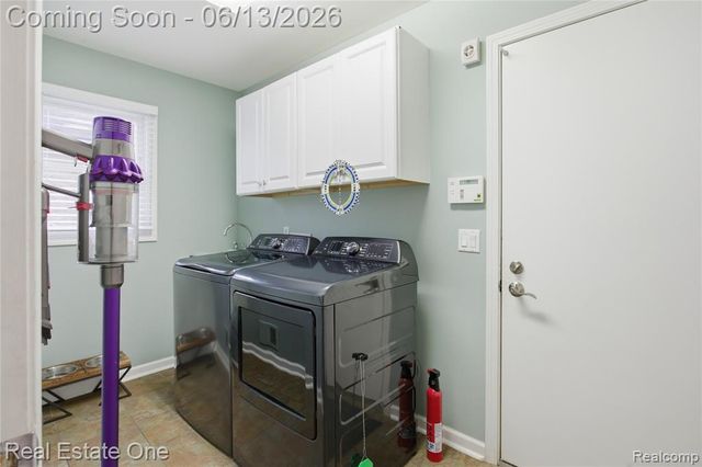 6011 Simsbury Court 12, West Bloomfield, MI 48322
