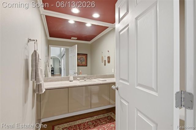 6011 Simsbury Court 12, West Bloomfield, MI 48322