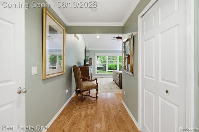 6011 Simsbury Court 12, West Bloomfield, MI 48322