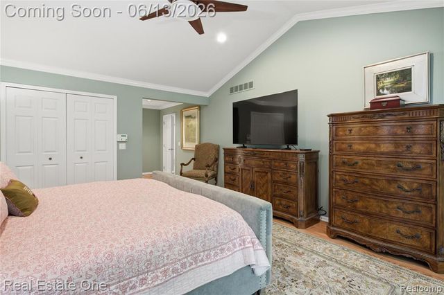 6011 Simsbury Court 12, West Bloomfield, MI 48322