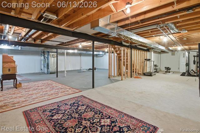 6011 Simsbury Court 12, West Bloomfield, MI 48322