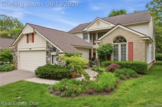 6011 Simsbury Court 12, West Bloomfield, MI 48322