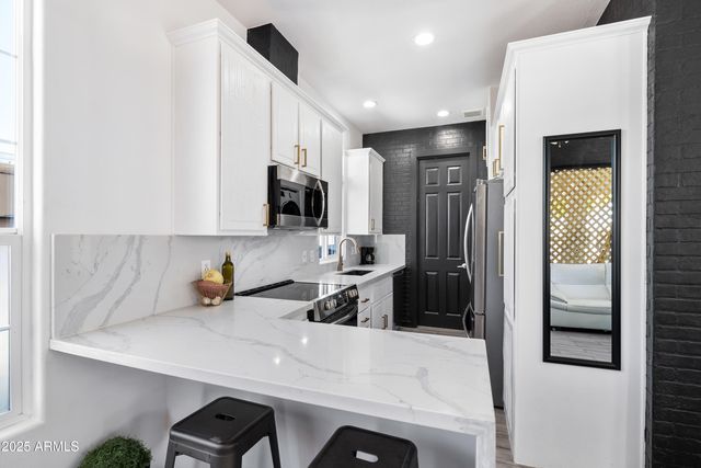 201 S GREENFIELD Road 215, Mesa, AZ 85206