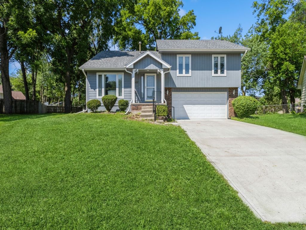 1907 Thornton Court, Des Moines, IA 50320