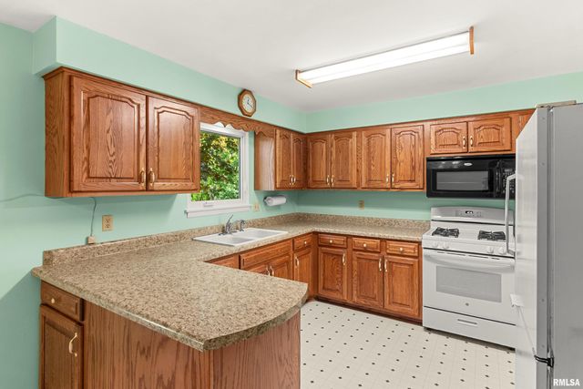 1312 W TREELINE Court, Dunlap, IL 61525