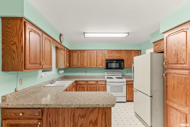 1312 W TREELINE Court, Dunlap, IL 61525