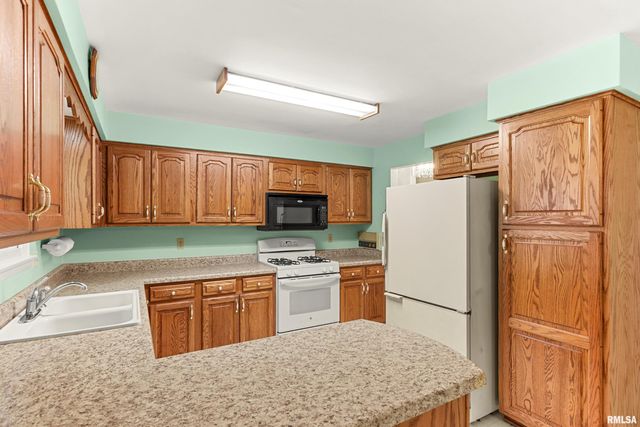 1312 W TREELINE Court, Dunlap, IL 61525