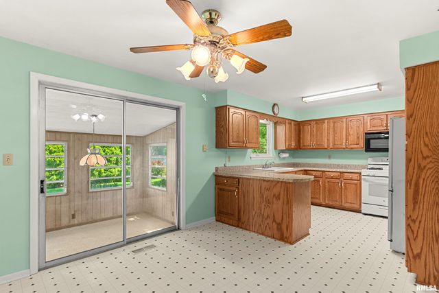 1312 W TREELINE Court, Dunlap, IL 61525
