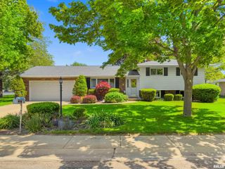 1312 W TREELINE Court, Dunlap, IL 61525
