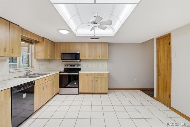 4179 S Winding Oaks Drive, Homosassa, FL 34446