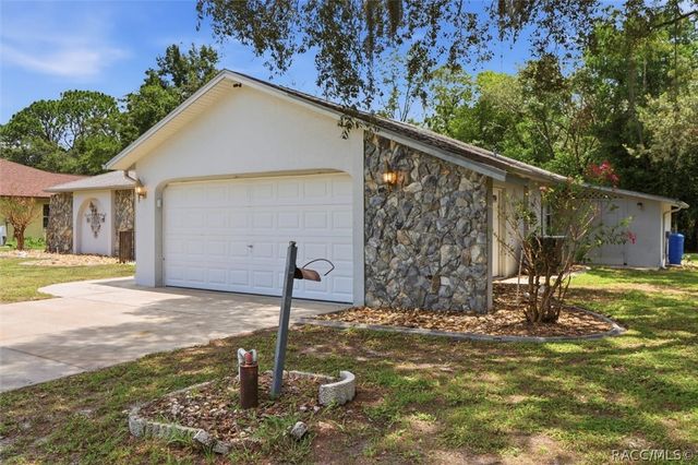 4179 S Winding Oaks Drive, Homosassa, FL 34446