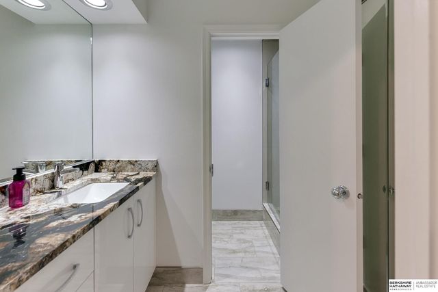 770 N 93rd St Apt 4D5, Omaha, NE 68114