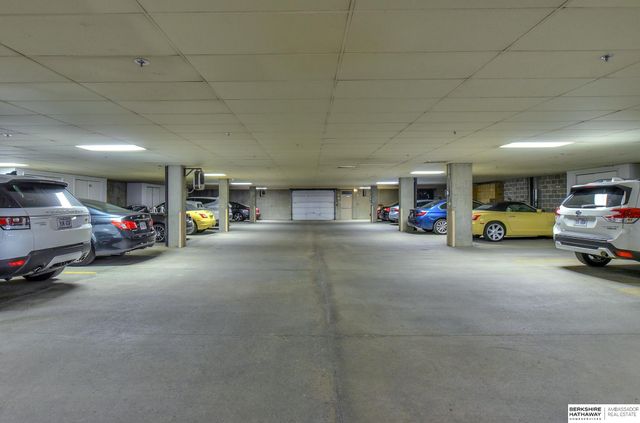 770 N 93rd St Apt 4D5, Omaha, NE 68114