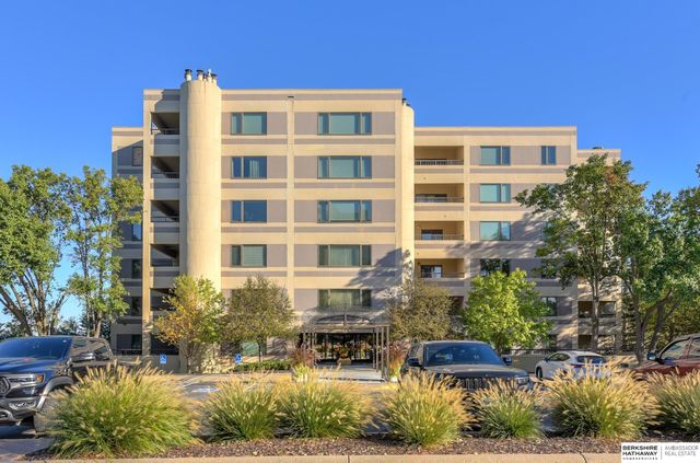 770 N 93rd St Apt 4D5, Omaha, NE 68114