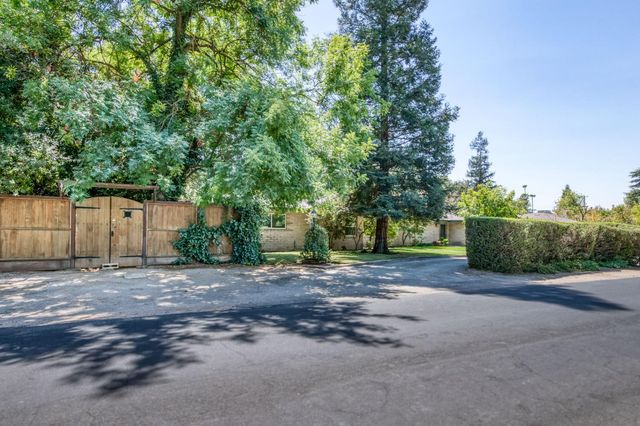 420 E Pontiac Way, Fresno, CA 93704