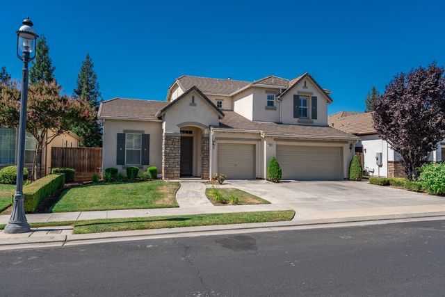 3242 Everglade Avenue, Clovis, CA 93619