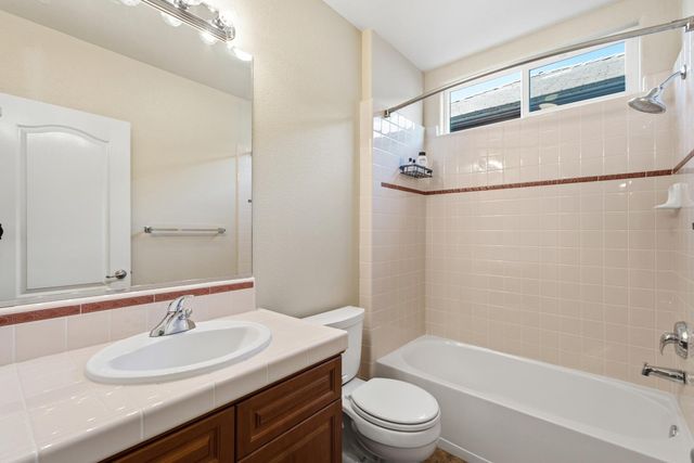 3242 Everglade Avenue, Clovis, CA 93619