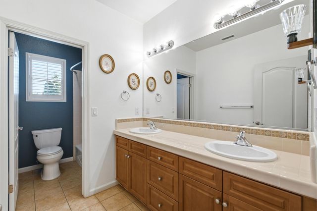 3242 Everglade Avenue, Clovis, CA 93619