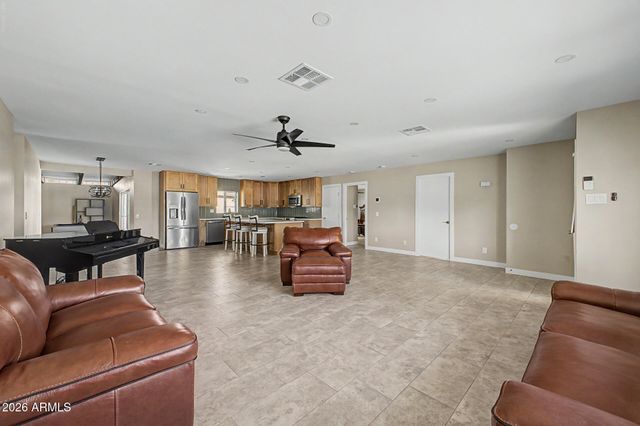 5111 W GREENWAY Road, Glendale, AZ 85306