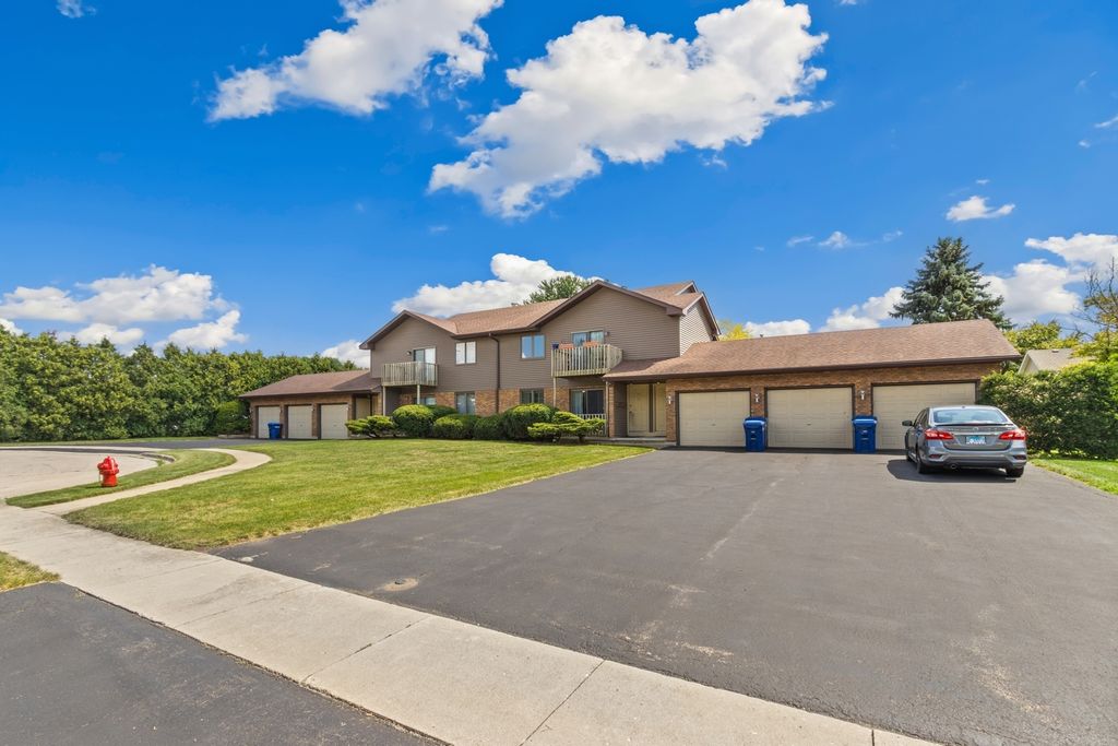 216 Pardridge Place 216, Dekalb, IL 60115