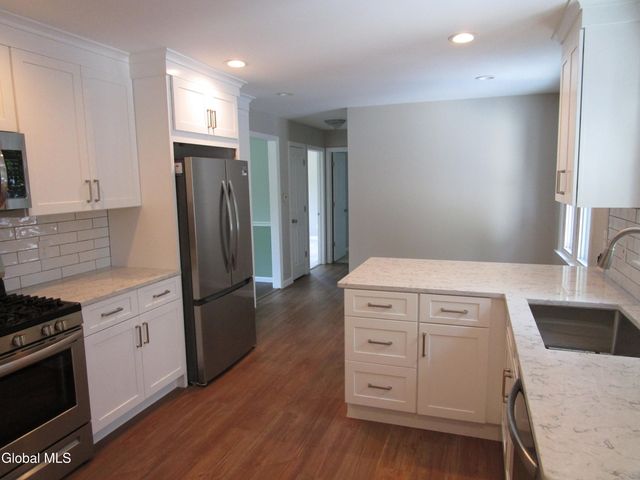 29 Garling Drive, Colonie, NY 12205