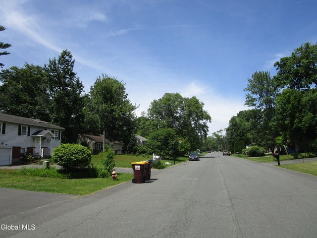 29 Garling Drive, Colonie, NY 12205