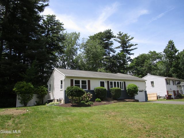 29 Garling Drive, Colonie, NY 12205