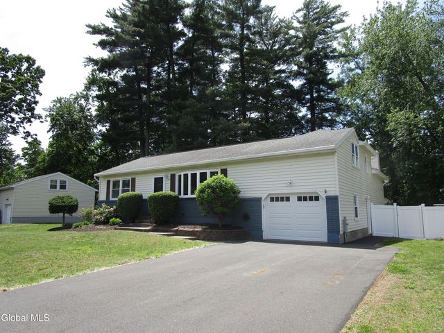 29 Garling Drive, Colonie, NY 12205