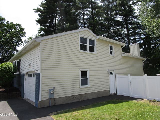 29 Garling Drive, Colonie, NY 12205