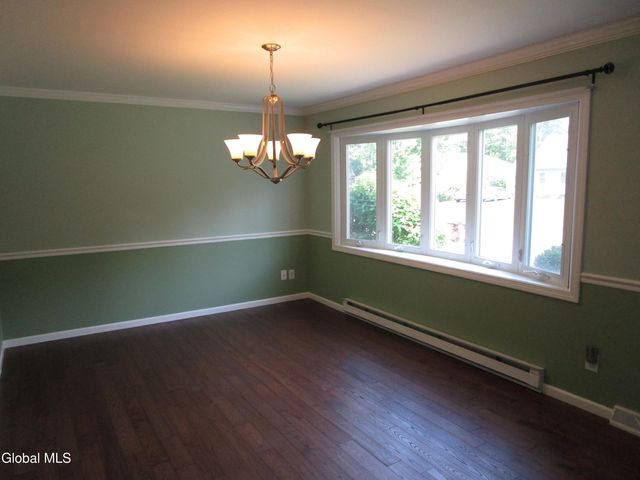 29 Garling Drive, Colonie, NY 12205