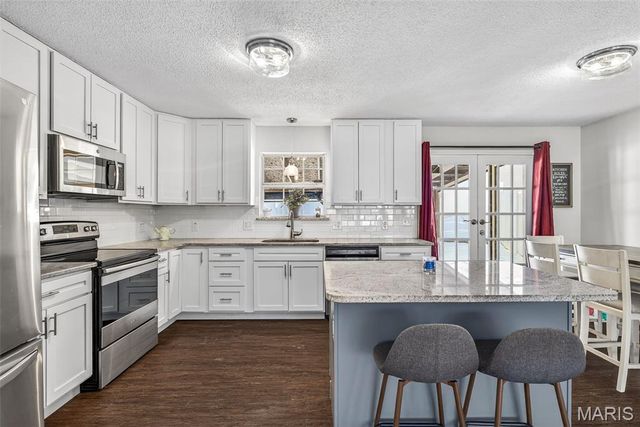 1827 Hilltop Village Lane, Imperial, MO 63052