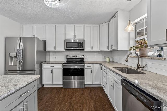 1827 Hilltop Village Lane, Imperial, MO 63052