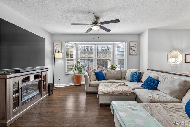 1827 Hilltop Village Lane, Imperial, MO 63052