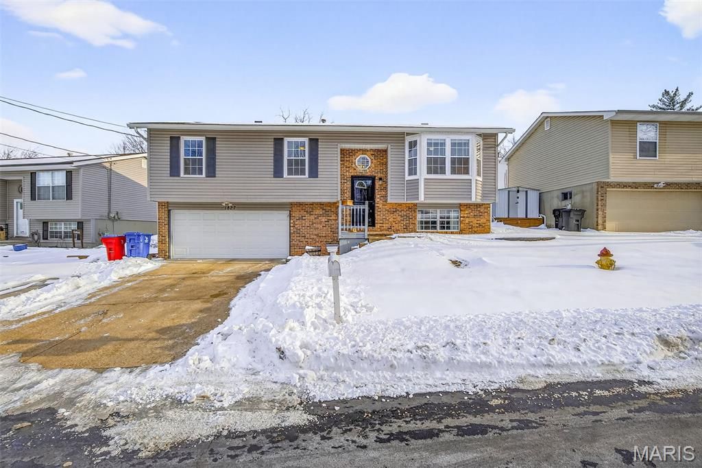 1827 Hilltop Village Lane, Imperial, MO 63052