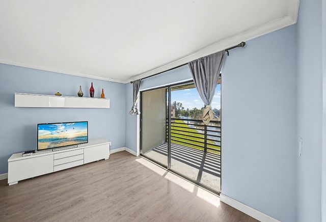 10466 Sunrise Lakes Boulevard 312, Sunrise, FL 33322