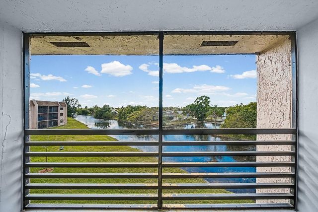 10466 Sunrise Lakes Boulevard 312, Sunrise, FL 33322