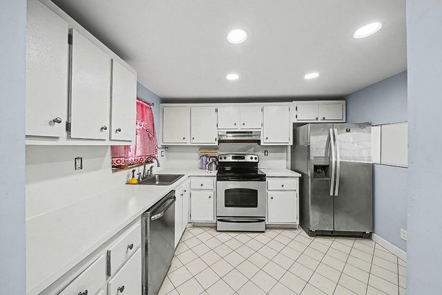 10466 Sunrise Lakes Boulevard 312, Sunrise, FL 33322