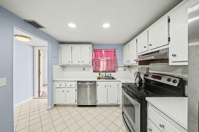 10466 Sunrise Lakes Boulevard 312, Sunrise, FL 33322