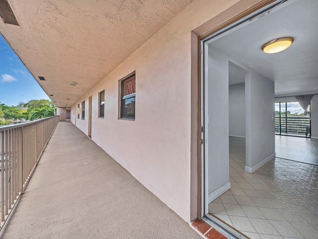 10466 Sunrise Lakes Boulevard 312, Sunrise, FL 33322