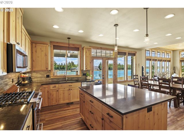 113 SHORTLINE Dr, Winlock, WA 98596