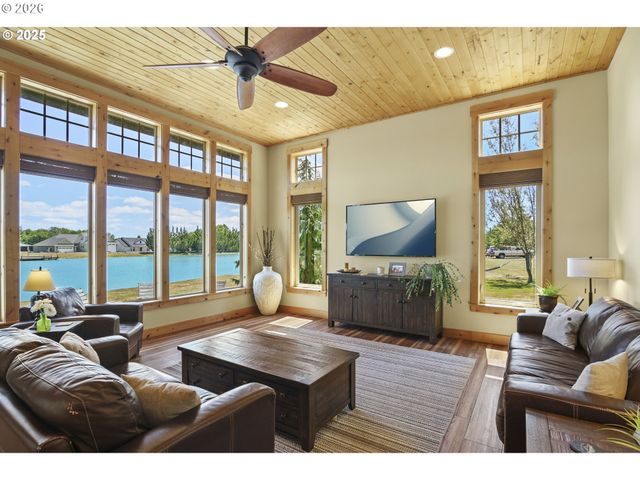 113 SHORTLINE Dr, Winlock, WA 98596